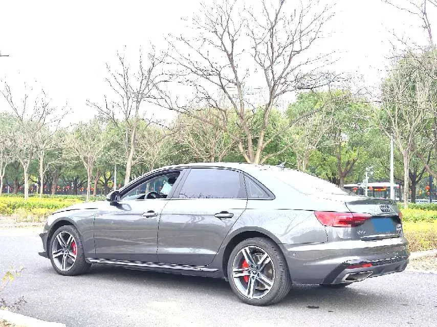 2022 Audi A4L 2.0T 190HP L4 7DCT,autocango,china used car exporter,china ev exporter,chinese used car exporter,chinese used ev exporter