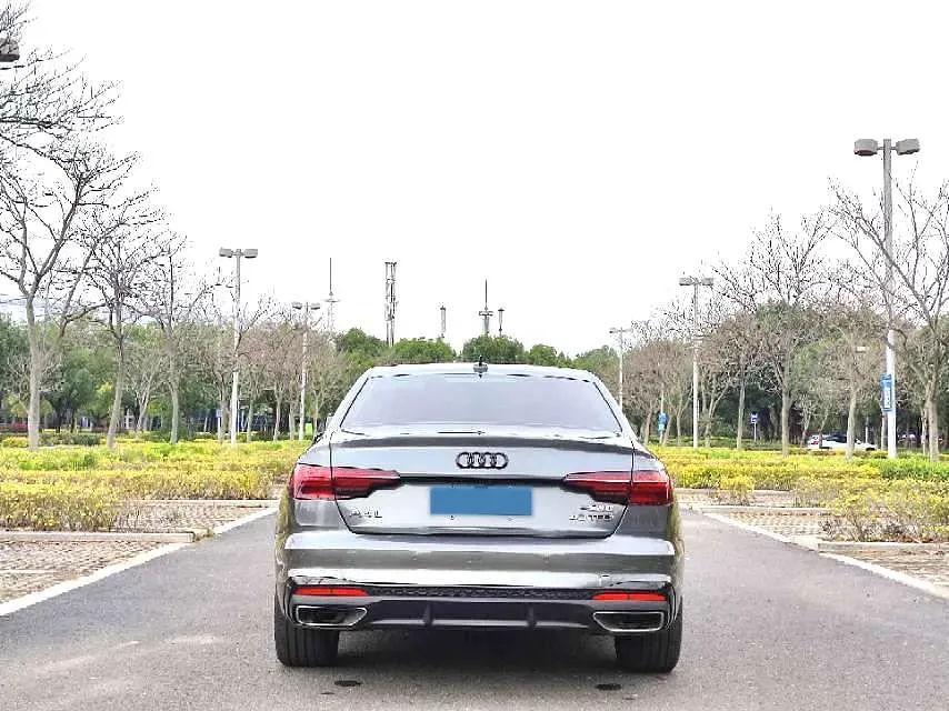2022 Audi A4L 2.0T 190HP L4 7DCT,autocango,china used car exporter,china ev exporter,chinese used car exporter,chinese used ev exporter
