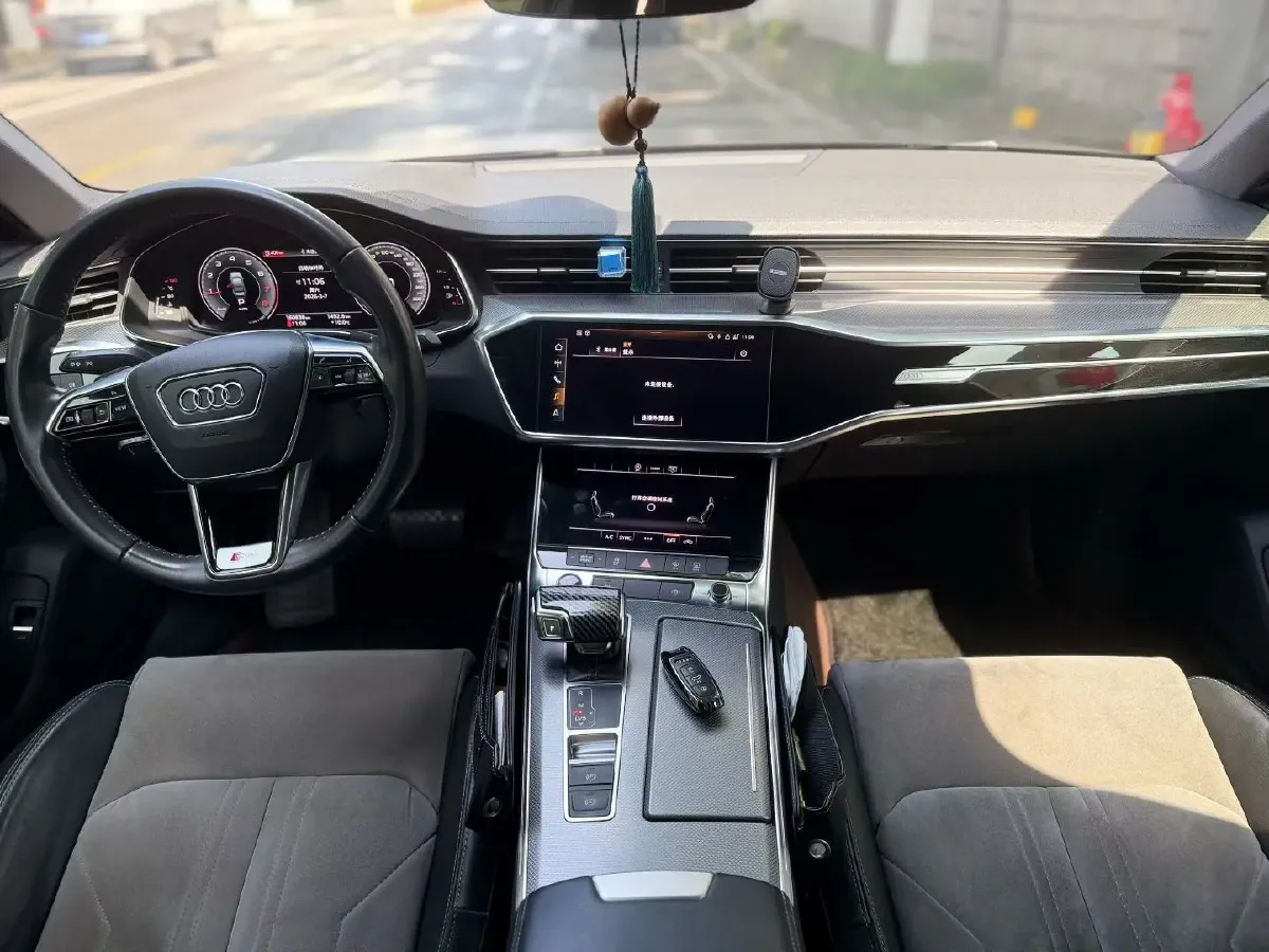 2021 Audi A6L 2.0T 190HP L4 7DCT,autocango,china used car exporter,china ev exporter,chinese used car exporter,chinese used ev exporter