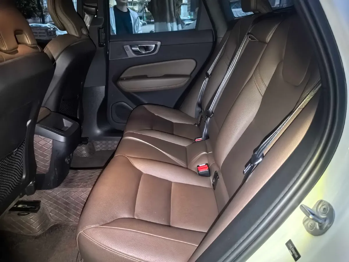 2024 Volvo XC60 2.0T 250HP L4 8AT,autocango,china used car exporter,china ev exporter,chinese used car exporter,chinese used ev exporter