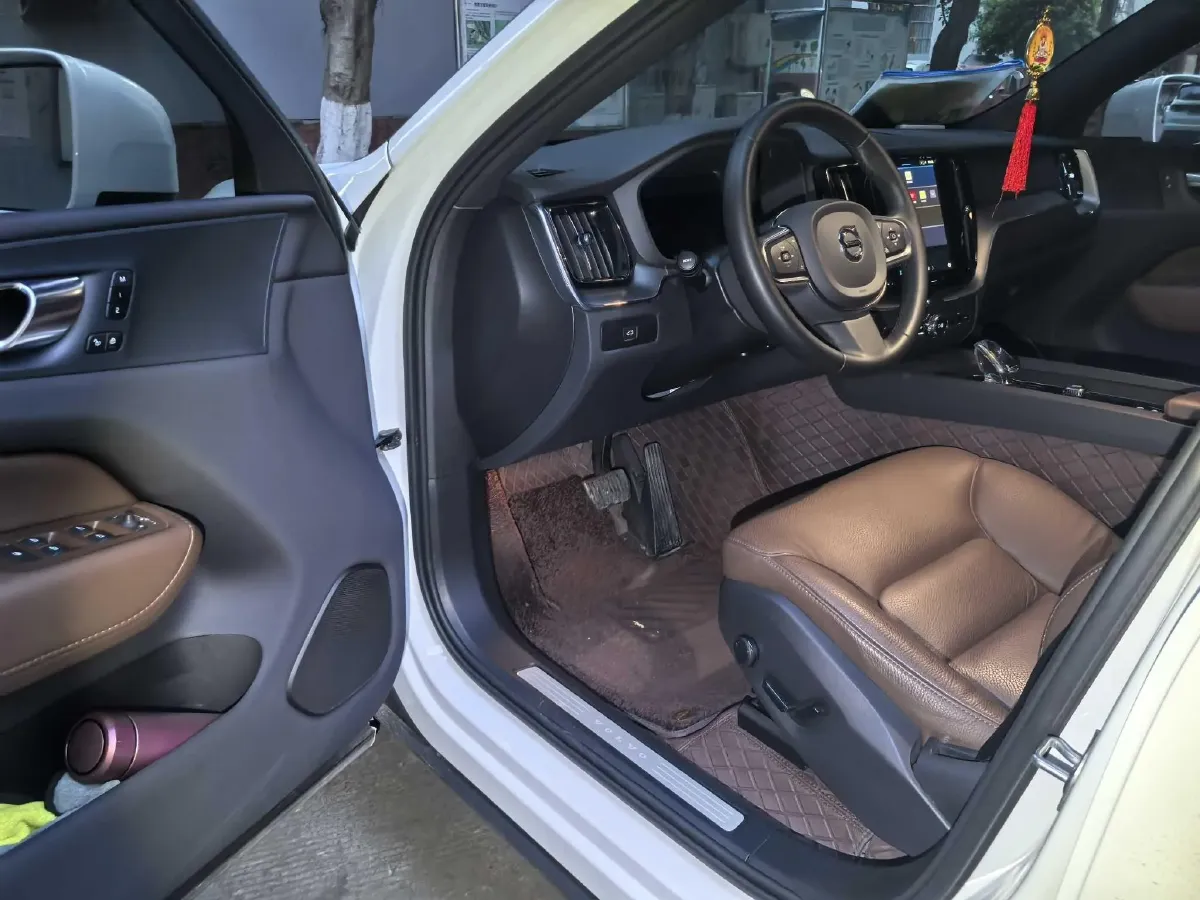 2024 Volvo XC60 2.0T 250HP L4 8AT,autocango,china used car exporter,china ev exporter,chinese used car exporter,chinese used ev exporter