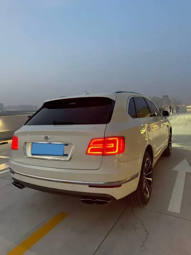 2018 Bentley Bentayga 4.0T 550HP V8 8AT,autocango,china used car exporter,china ev exporter,chinese used car exporter,chinese used ev exporter