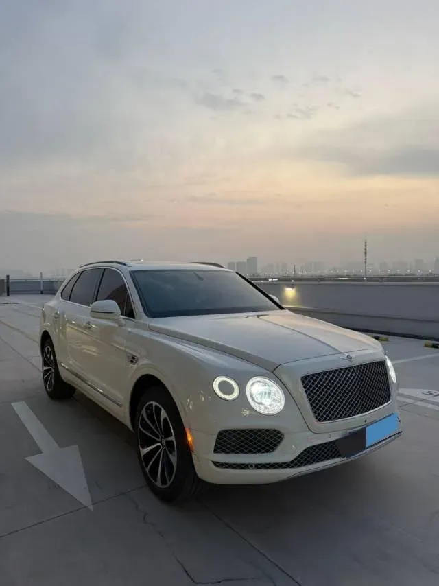 2018 Bentley Bentayga 4.0T 550HP V8 8AT,autocango,china used car exporter,china ev exporter,chinese used car exporter,chinese used ev exporter