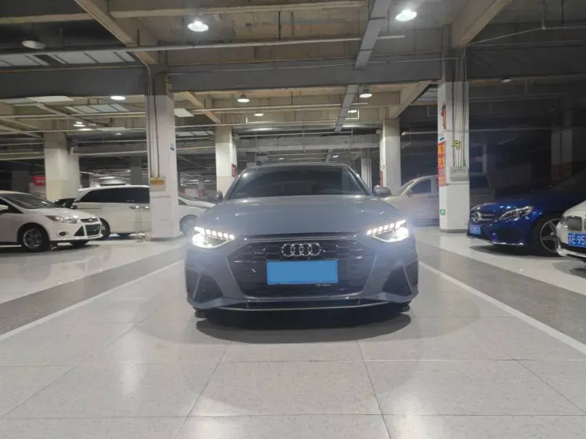 2022 Audi A4L 2.0T 190HP L4 7DCT,autocango,china used car exporter,china ev exporter,chinese used car exporter,chinese used ev exporter