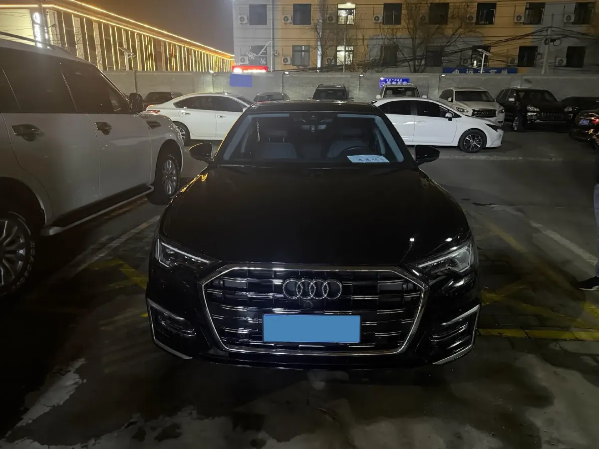 2025 Audi A6L 2.0T 245HP L4 7DCT,autocango,china used car exporter,china ev exporter,chinese used car exporter,chinese used ev exporter