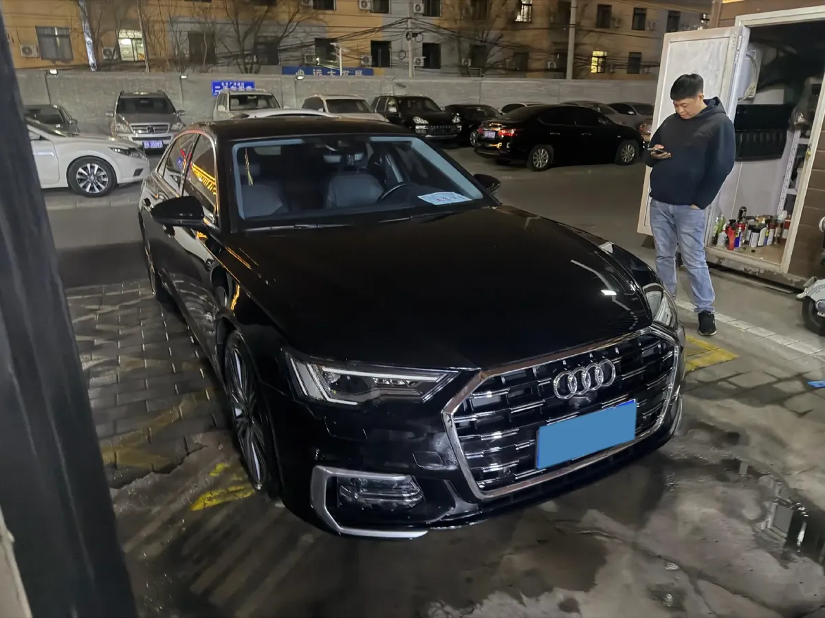 2025 Audi A6L 2.0T 245HP L4 7DCT,autocango,china used car exporter,china ev exporter,chinese used car exporter,chinese used ev exporter