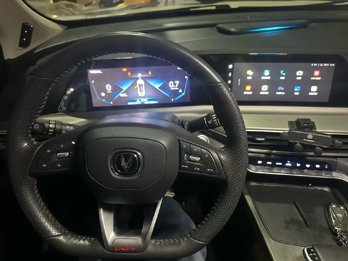 2021 ChangAn UNI-T 1.5T 180HP L4 7DCT,autocango,china used car exporter,china ev exporter,chinese used car exporter,chinese used ev exporter