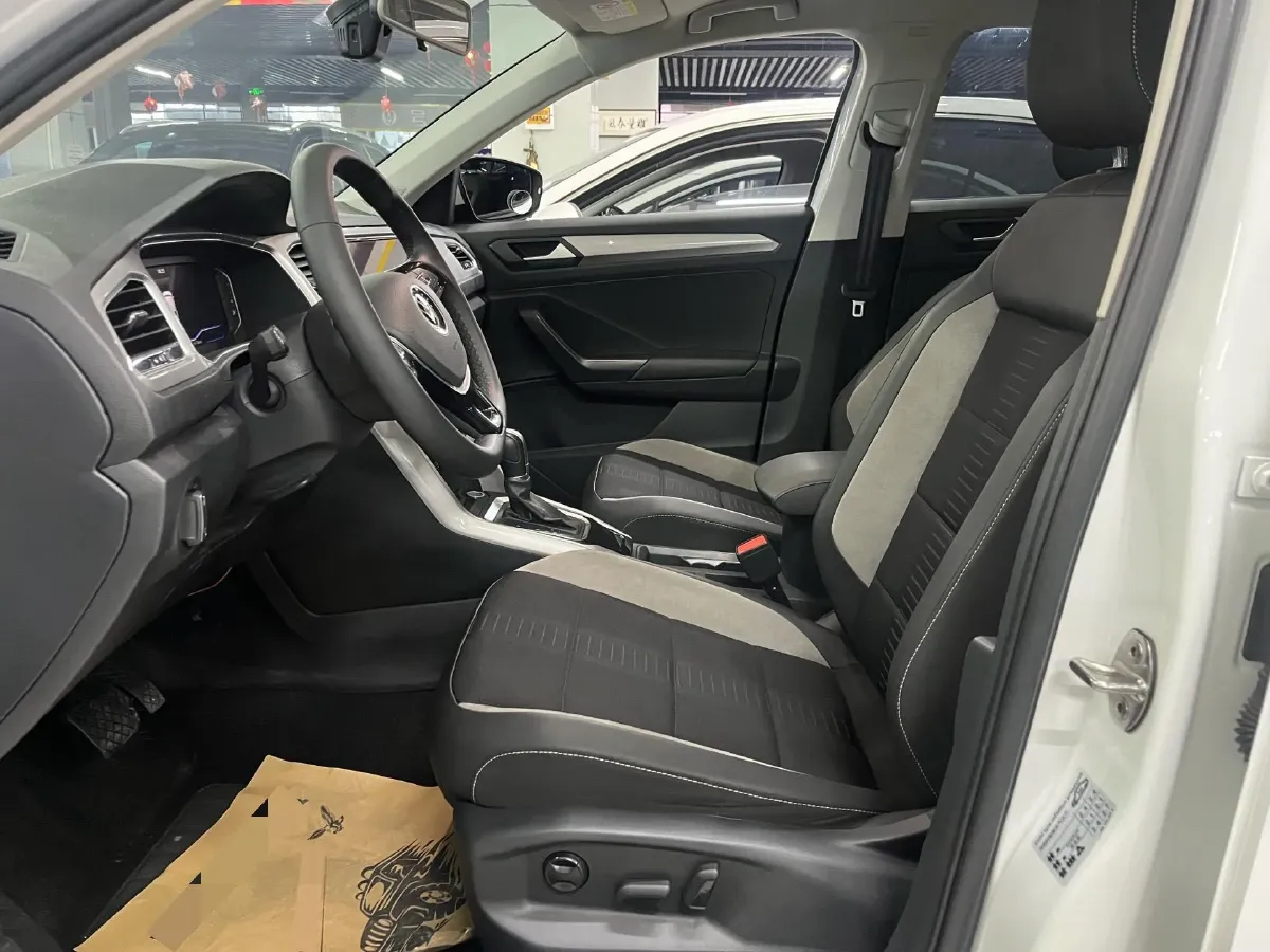 2022 Volkswagen T-Roc 1.4T 150HP L4 7DCT,autocango,china used car exporter,china ev exporter,chinese used car exporter,chinese used ev exporter