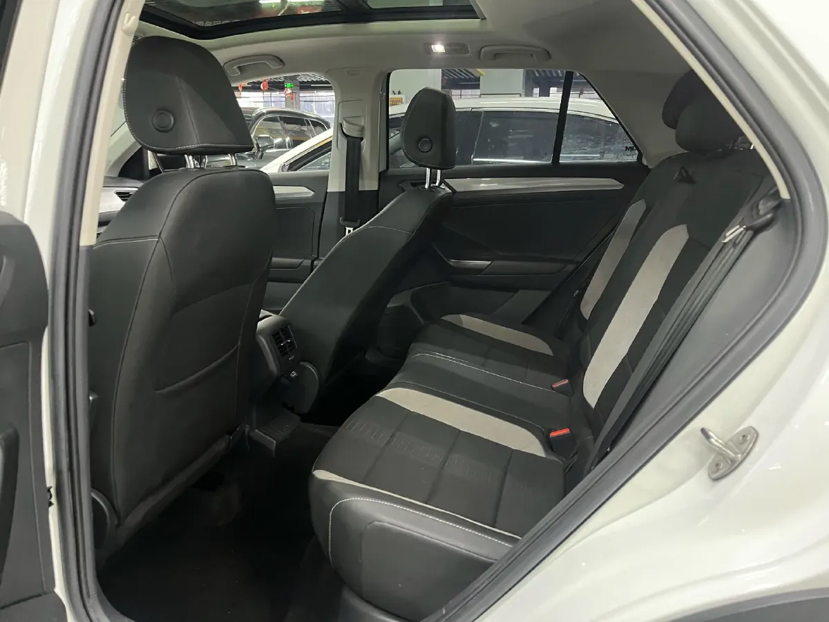 2022 Volkswagen T-Roc 1.4T 150HP L4 7DCT,autocango,china used car exporter,china ev exporter,chinese used car exporter,chinese used ev exporter