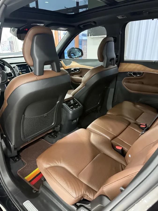 2021 Volvo XC90 2.0T 299HP L4 8AT,autocango,china used car exporter,china ev exporter,chinese used car exporter,chinese used ev exporter