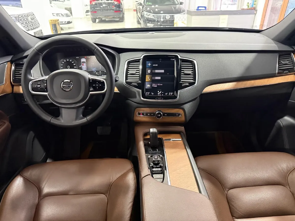2021 Volvo XC90 2.0T 299HP L4 8AT,autocango,china used car exporter,china ev exporter,chinese used car exporter,chinese used ev exporter