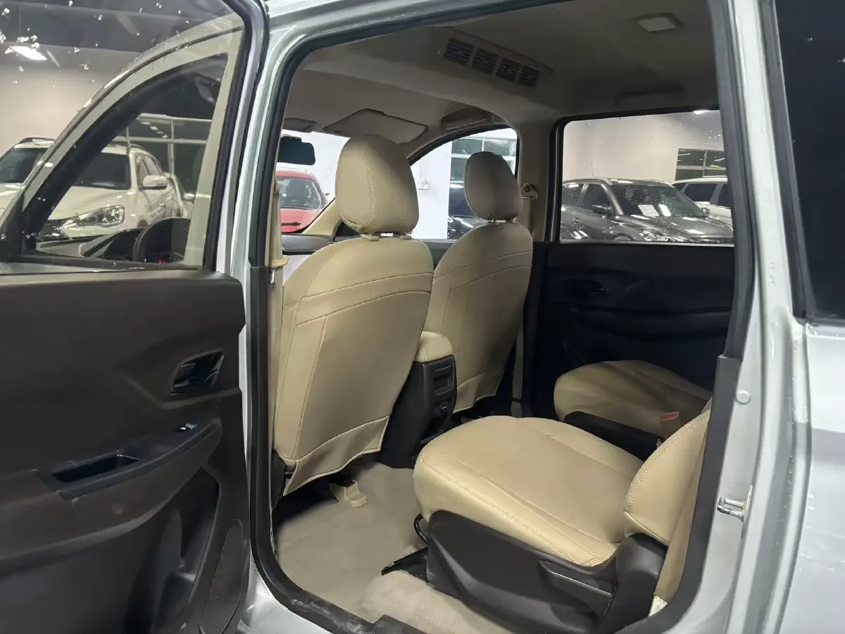 2019 WuLing HongGuang 1.5L 99HP L4 6MT,autocango,china used car exporter,china ev exporter,chinese used car exporter,chinese used ev exporter