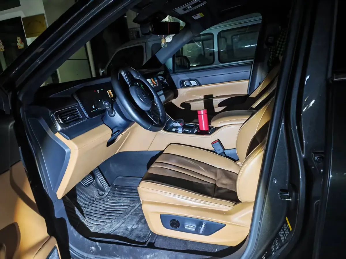 2020 Li ONE Range Extended 131HP REEV 40.5KWH,autocango,china used car exporter,china ev exporter,chinese used car exporter,chinese used ev exporter