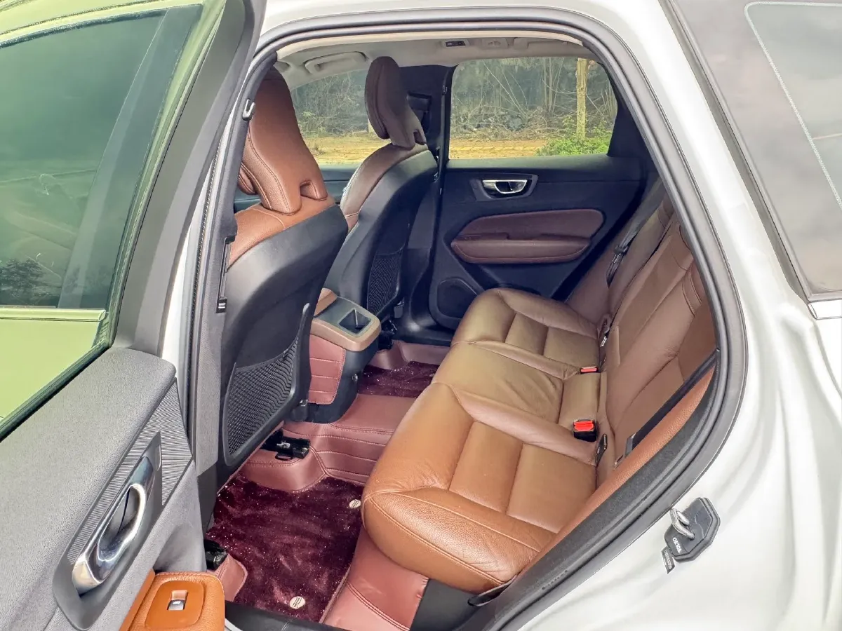 2020 Volvo XC60 2.0T 254HP L4 8AT,autocango,china used car exporter,china ev exporter,chinese used car exporter,chinese used ev exporter