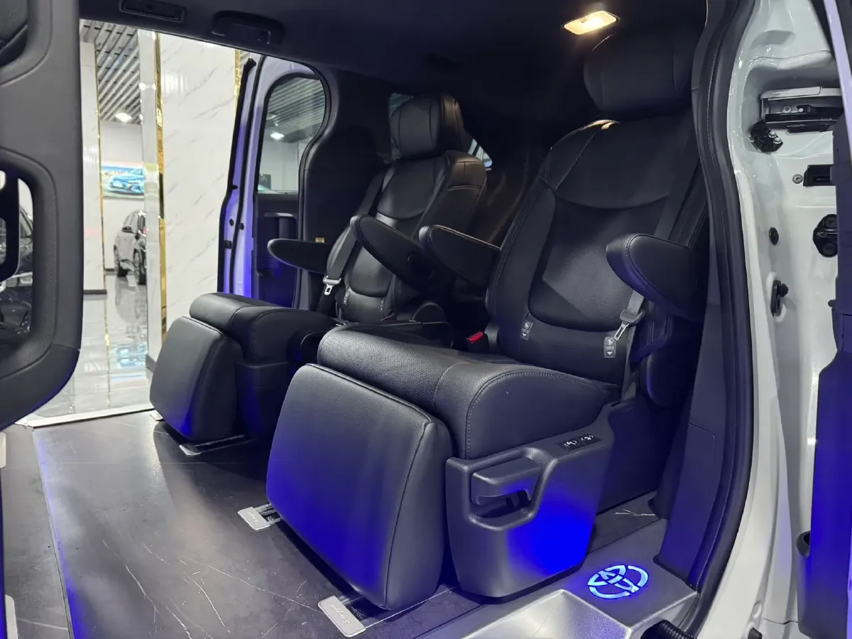 2024 Toyota Sienna 2.5L 189HP L4 E-CVT Hybrid,autocango,china used car exporter,china ev exporter,chinese used car exporter,chinese used ev exporter