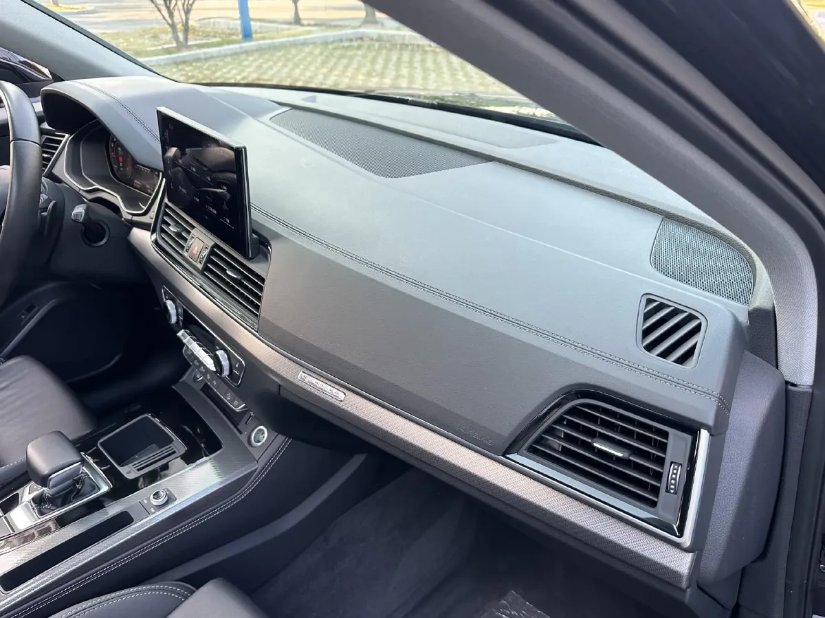 2022 Audi Q5L 2.0T 252HP L4 7DCT,autocango,china used car exporter,china ev exporter,chinese used car exporter,chinese used ev exporter