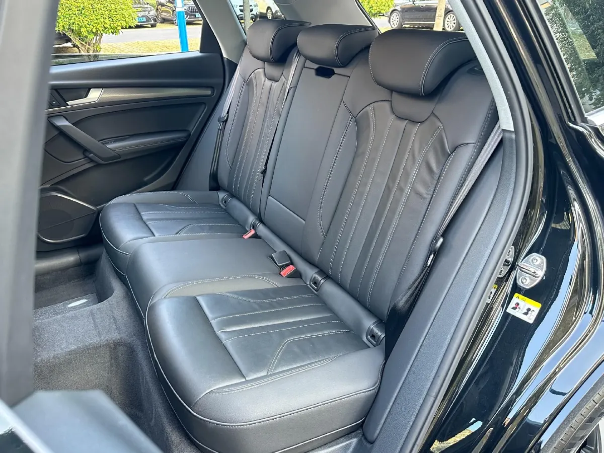 2022 Audi Q5L 2.0T 252HP L4 7DCT,autocango,china used car exporter,china ev exporter,chinese used car exporter,chinese used ev exporter