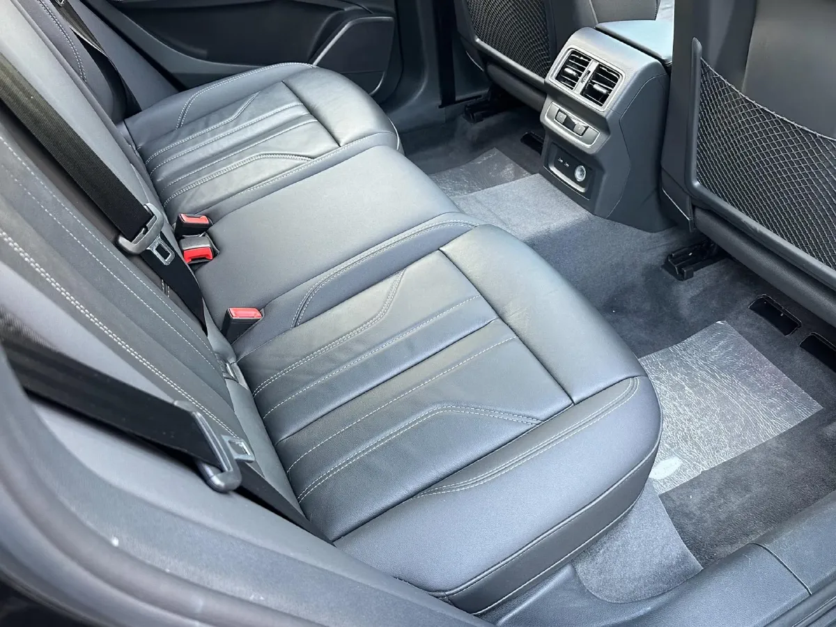 2022 Audi Q5L 2.0T 252HP L4 7DCT,autocango,china used car exporter,china ev exporter,chinese used car exporter,chinese used ev exporter