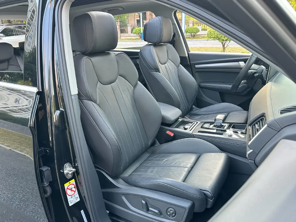 2022 Audi Q5L 2.0T 252HP L4 7DCT,autocango,china used car exporter,china ev exporter,chinese used car exporter,chinese used ev exporter