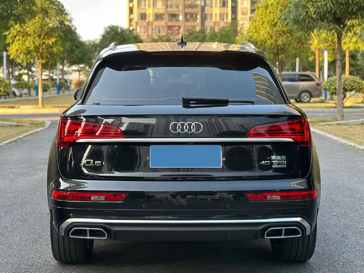 2022 Audi Q5L 2.0T 252HP L4 7DCT,autocango,china used car exporter,china ev exporter,chinese used car exporter,chinese used ev exporter