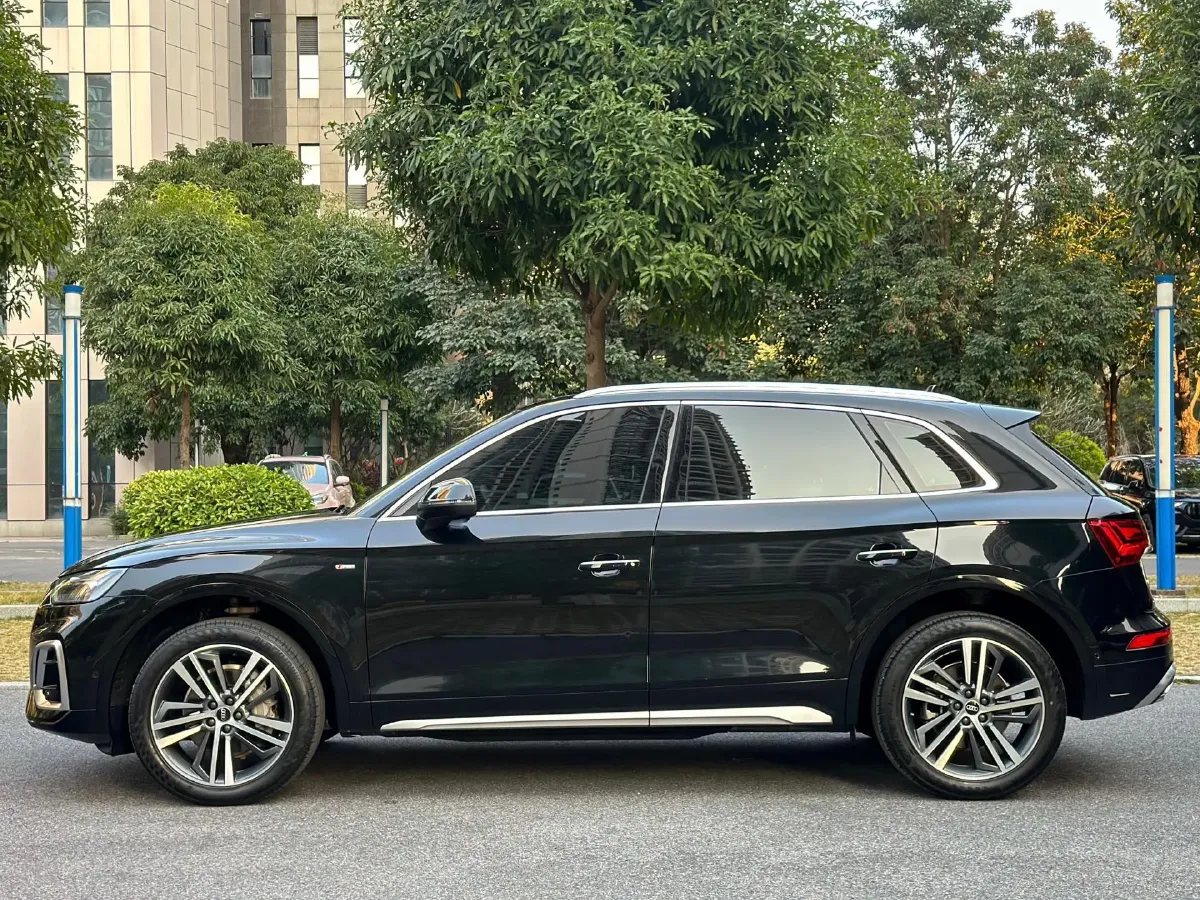 2022 Audi Q5L 2.0T 252HP L4 7DCT,autocango,china used car exporter,china ev exporter,chinese used car exporter,chinese used ev exporter