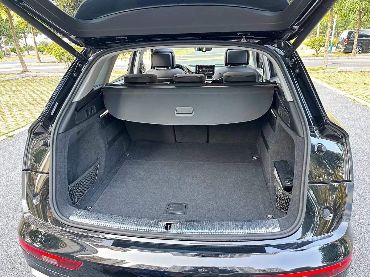 2022 Audi Q5L 2.0T 252HP L4 7DCT,autocango,china used car exporter,china ev exporter,chinese used car exporter,chinese used ev exporter