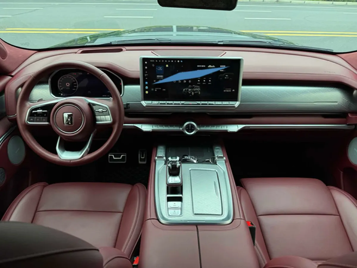 2024 Tank 700 3.0T 360HP V6 9AT PHEV 37.1KWH,autocango,china used car exporter,china ev exporter,chinese used car exporter,chinese used ev exporter