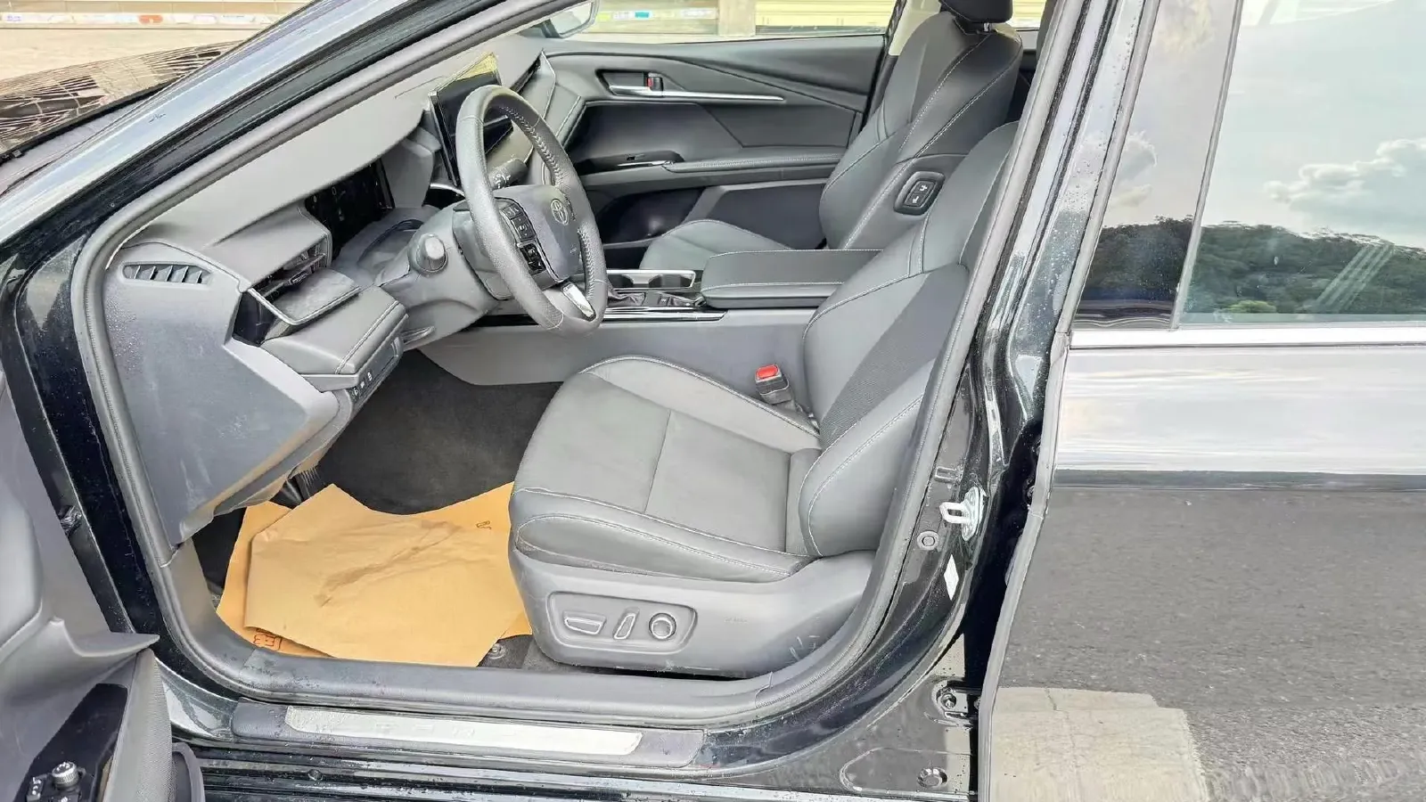 2024 Toyota Camry 2.0L 152HP L4 E-CVT Hybrid,autocango,china used car exporter,china ev exporter,chinese used car exporter,chinese used ev exporter