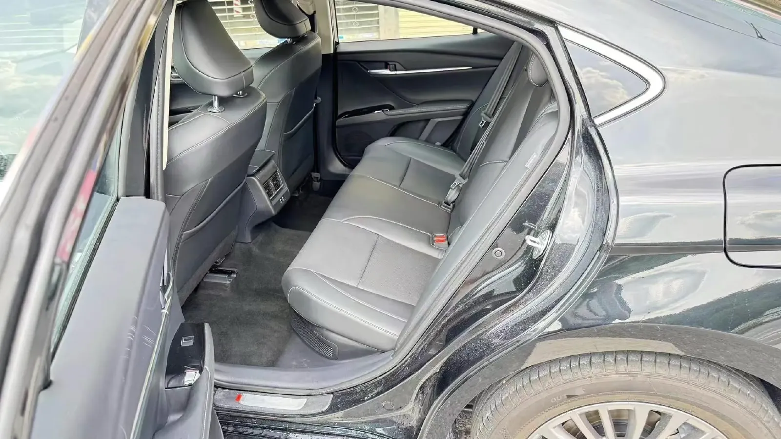 2024 Toyota Camry 2.0L 152HP L4 E-CVT Hybrid,autocango,china used car exporter,china ev exporter,chinese used car exporter,chinese used ev exporter