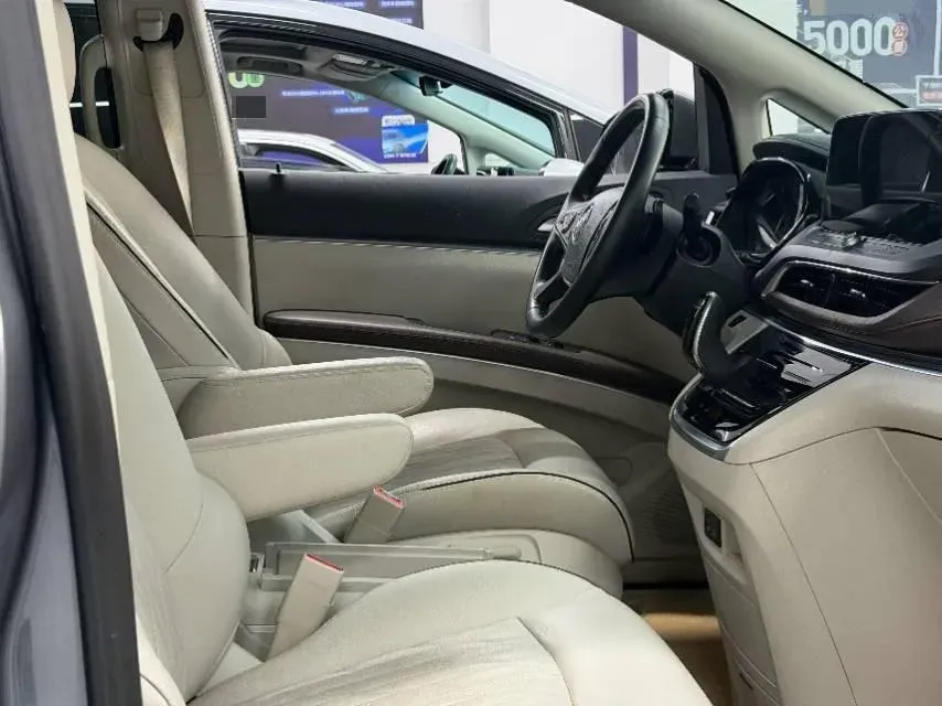 2021 Buick GL8 2.0T 237HP L4 9AT,autocango,china used car exporter,china ev exporter,chinese used car exporter,chinese used ev exporter