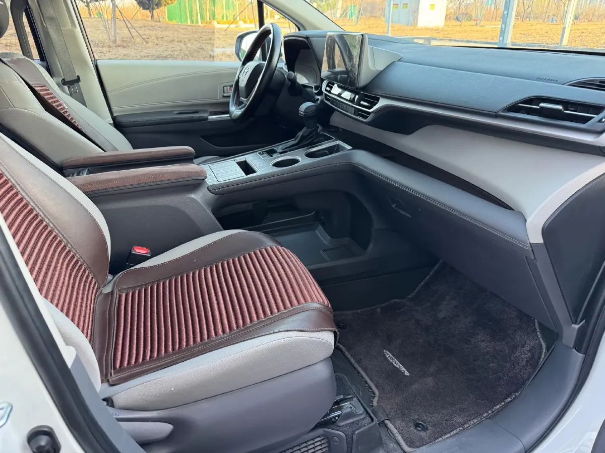 2024 Toyota Sienna 2.5L 189HP L4 E-CVT Hybrid,autocango,china used car exporter,china ev exporter,chinese used car exporter,chinese used ev exporter