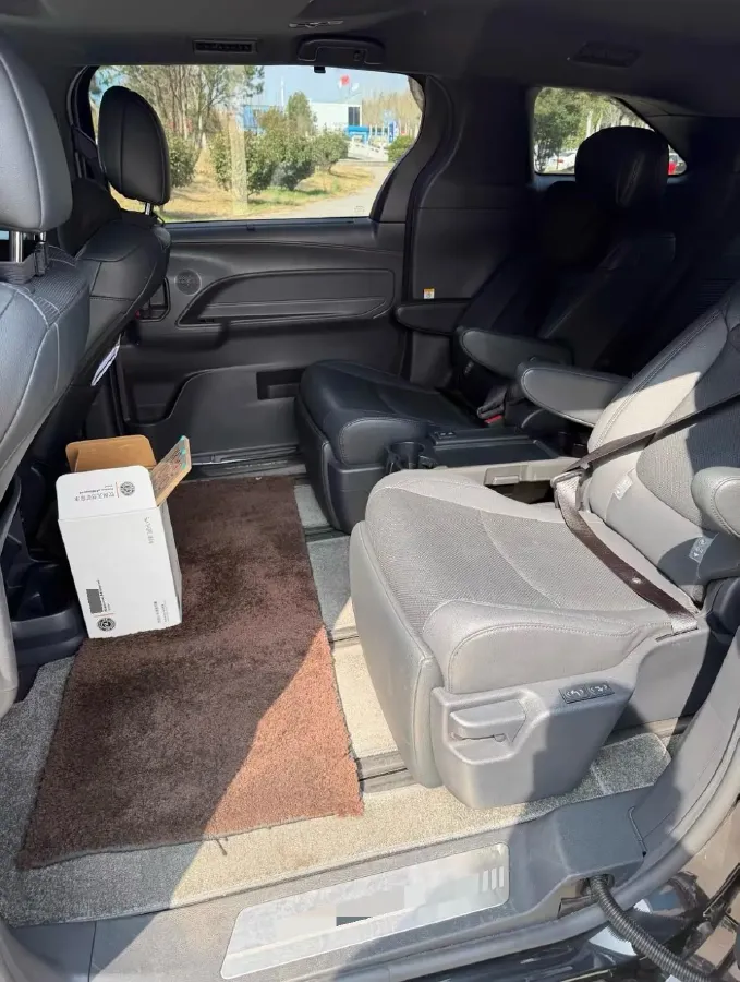 2023 Toyota Sienna 2.5L 189HP L4 E-CVT Hybrid,autocango,china used car exporter,china ev exporter,chinese used car exporter,chinese used ev exporter