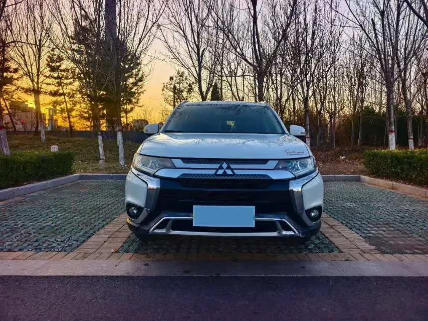 2020 Mitsubishi Outlander 2.0L 166HP L4 CVT,autocango,china used car exporter,china ev exporter,chinese used car exporter,chinese used ev exporter