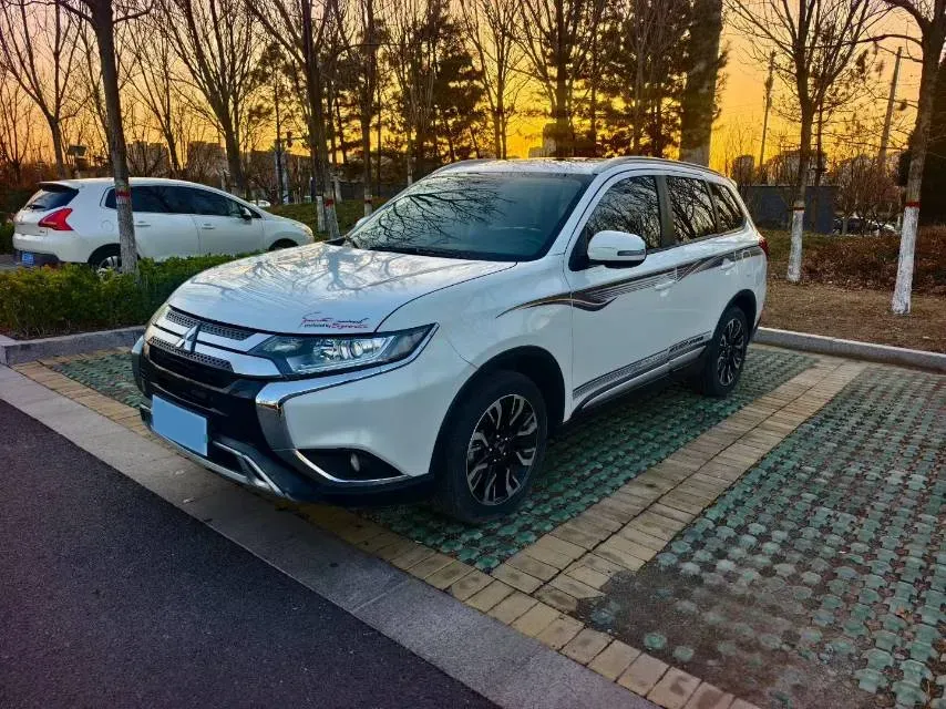 2020 Mitsubishi Outlander 2.0L 166HP L4 CVT,autocango,china used car exporter,china ev exporter,chinese used car exporter,chinese used ev exporter
