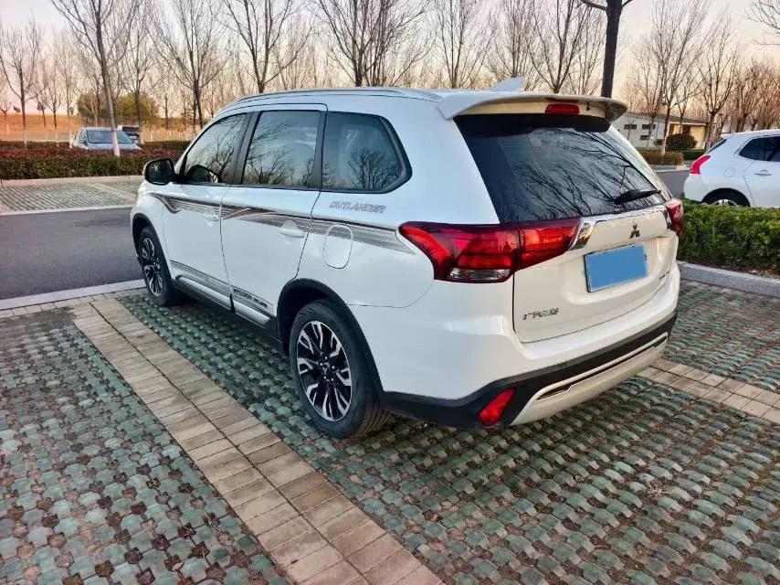 2020 Mitsubishi Outlander 2.0L 166HP L4 CVT,autocango,china used car exporter,china ev exporter,chinese used car exporter,chinese used ev exporter