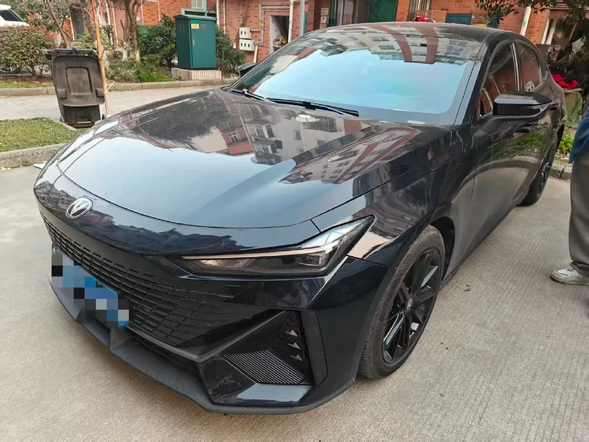 2023 ChangAn UNI-V 1.5T 188HP L4 7DCT,autocango,china used car exporter,china ev exporter,chinese used car exporter,chinese used ev exporter