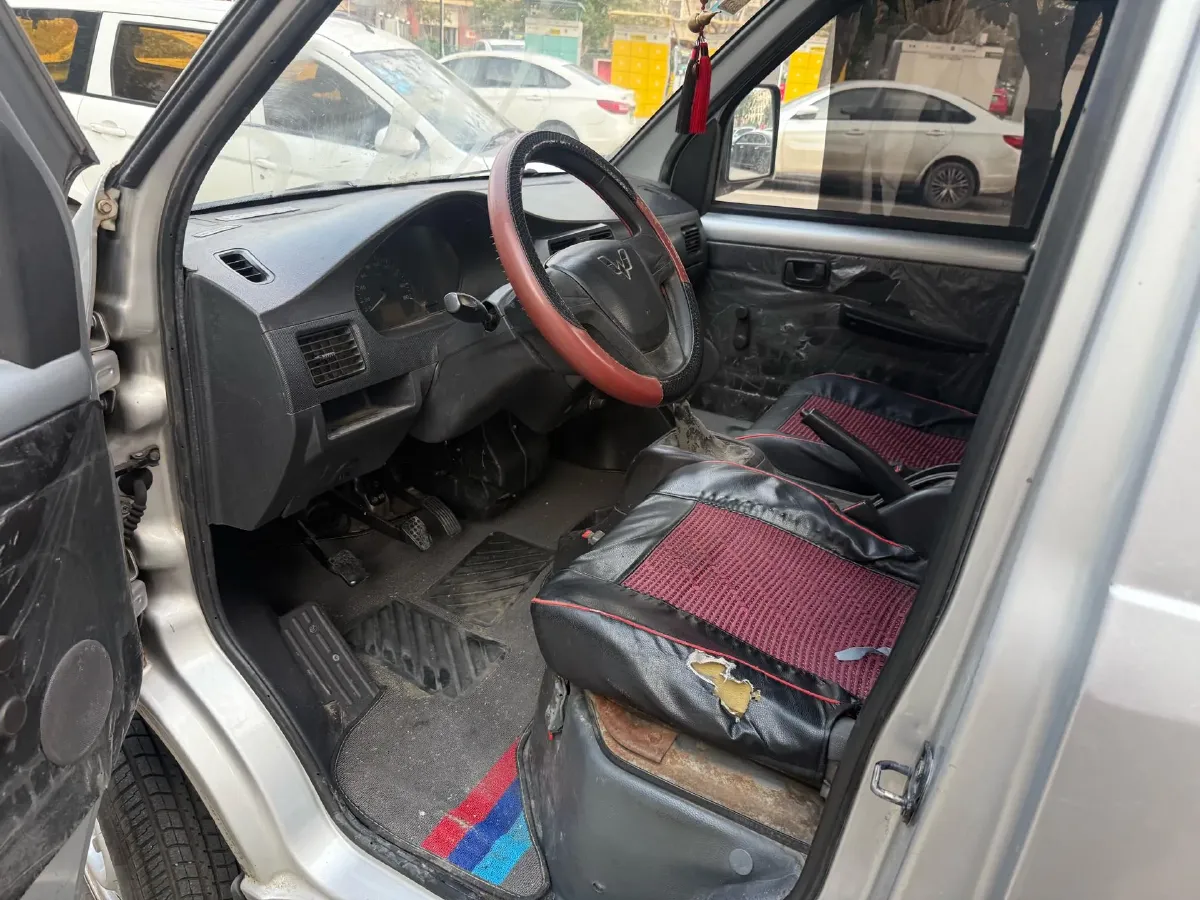 2015 WuLing RongGuang V 1.5L 112HP L4 5MT,autocango,china used car exporter,china ev exporter,chinese used car exporter,chinese used ev exporter