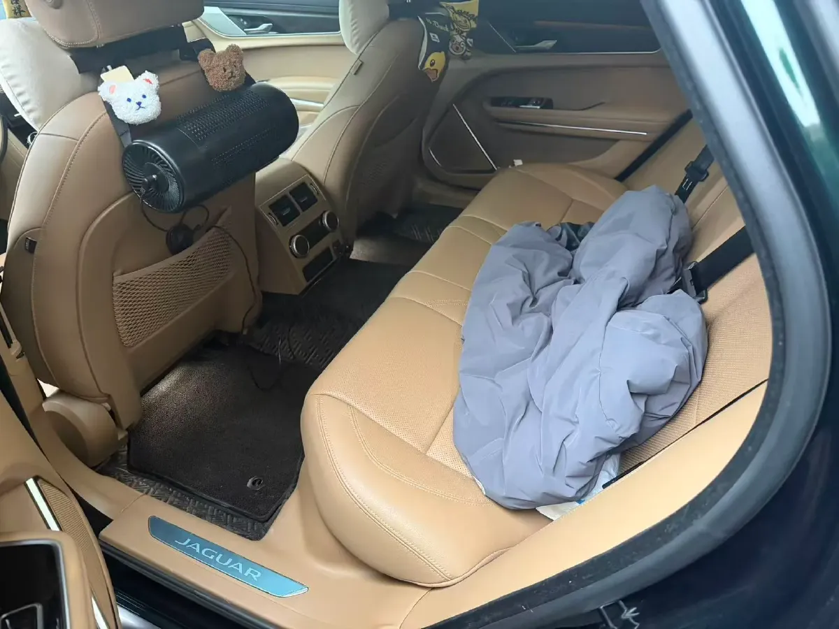 2022 Jaguar XFL 2.0T 250HP L4 8AT,autocango,china used car exporter,china ev exporter,chinese used car exporter,chinese used ev exporter