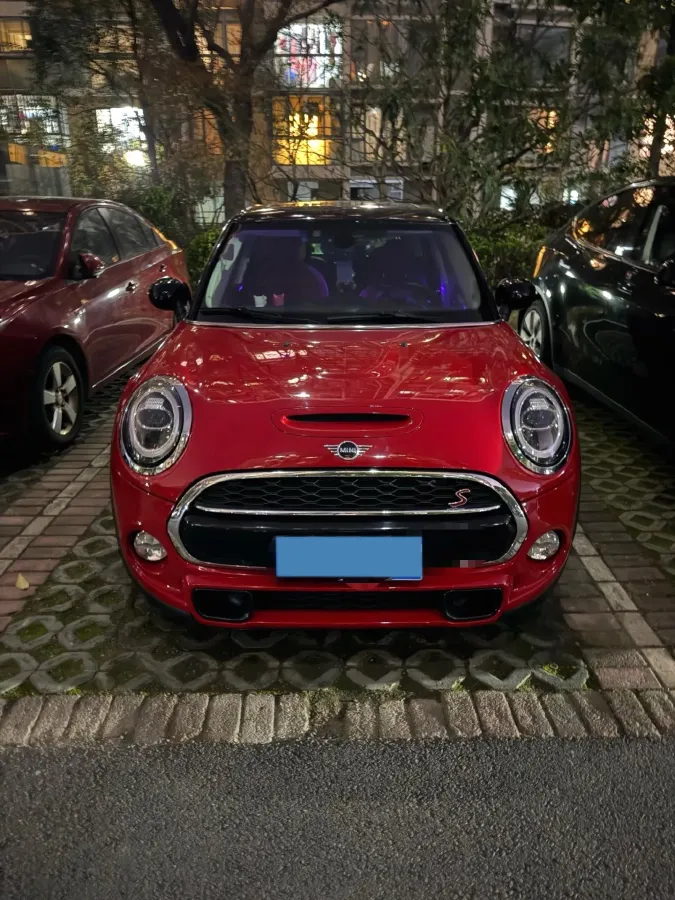 2018 Mercedes-Benz CLA Class 2.0T 184HP L4 7DCT,autocango,china used car exporter,china ev exporter,chinese used car exporter,chinese used ev exporter