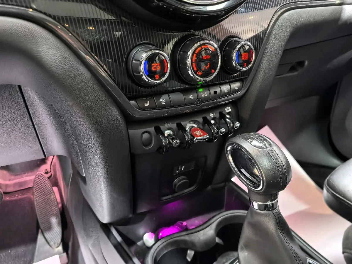 2018 Jeep Grand Commander 2.0T 234HP L4 9AT,autocango,china used car exporter,china ev exporter,chinese used car exporter,chinese used ev exporter