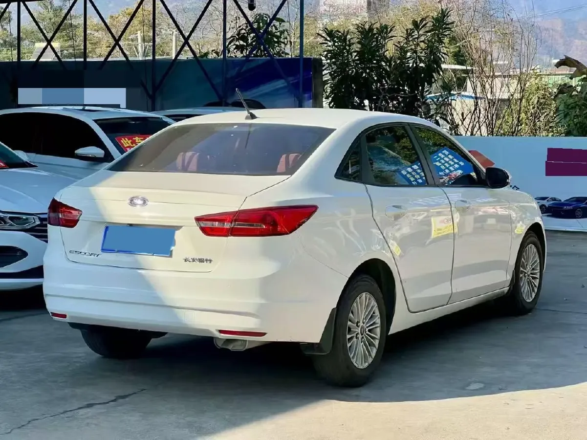 2017 Ford Escort 1.5L 113HP L4 5MT,autocango,china used car exporter,china ev exporter,chinese used car exporter,chinese used ev exporter