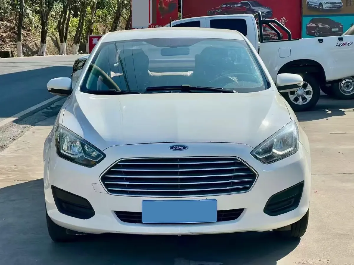 2017 Ford Escort 1.5L 113HP L4 5MT,autocango,china used car exporter,china ev exporter,chinese used car exporter,chinese used ev exporter