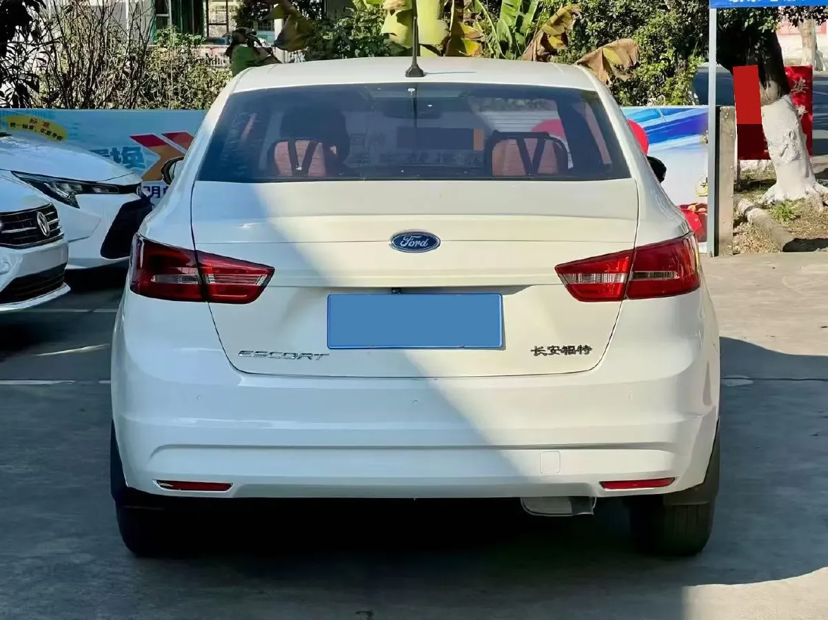 2017 Ford Escort 1.5L 113HP L4 5MT,autocango,china used car exporter,china ev exporter,chinese used car exporter,chinese used ev exporter