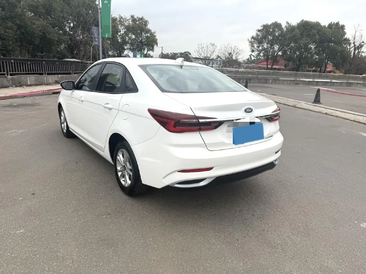 2021 Ford Escort 1.5L 122HP L3 6AT,autocango,china used car exporter,china ev exporter,chinese used car exporter,chinese used ev exporter