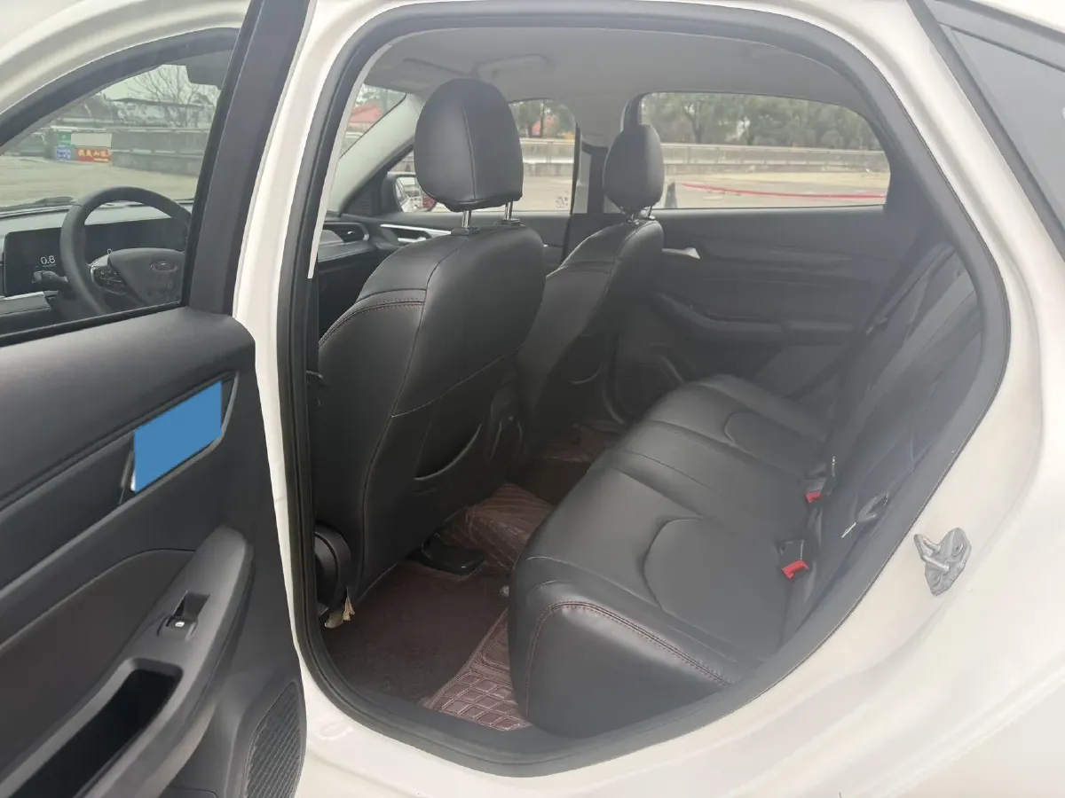 2021 Ford Escort 1.5L 122HP L3 6AT,autocango,china used car exporter,china ev exporter,chinese used car exporter,chinese used ev exporter