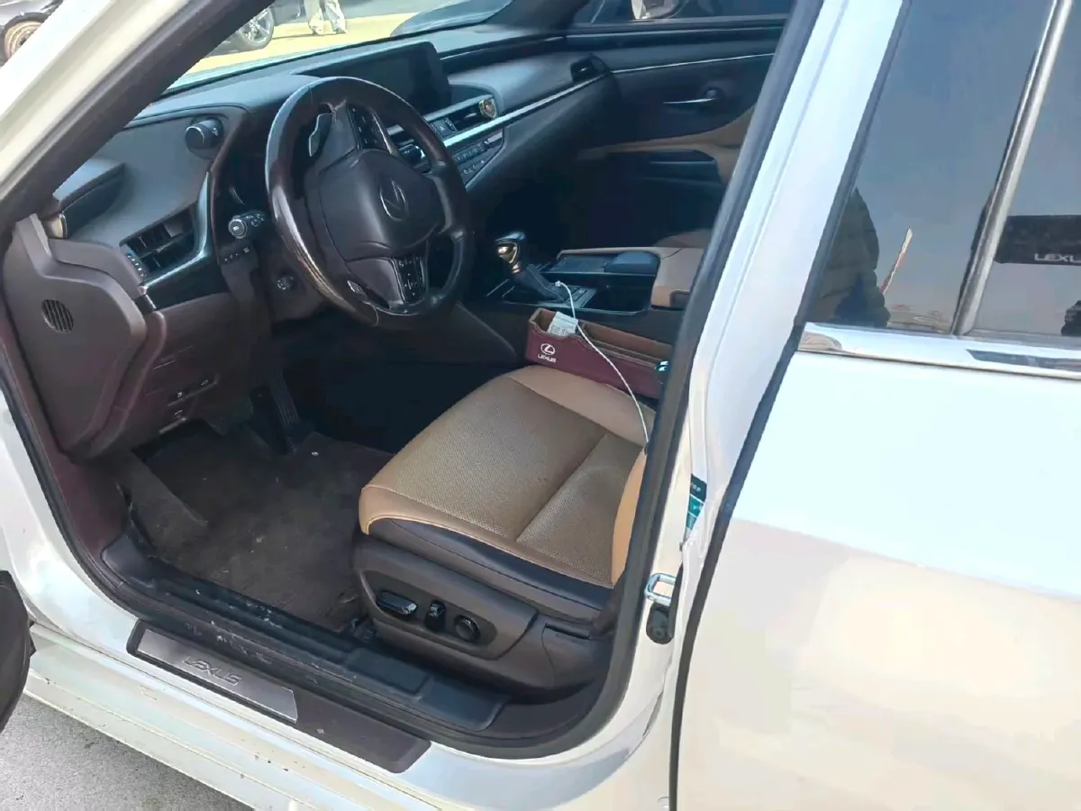 2020 Lexus ES 2.5L 178HP L4 E-CVT Hybrid,autocango,china used car exporter,china ev exporter,chinese used car exporter,chinese used ev exporter