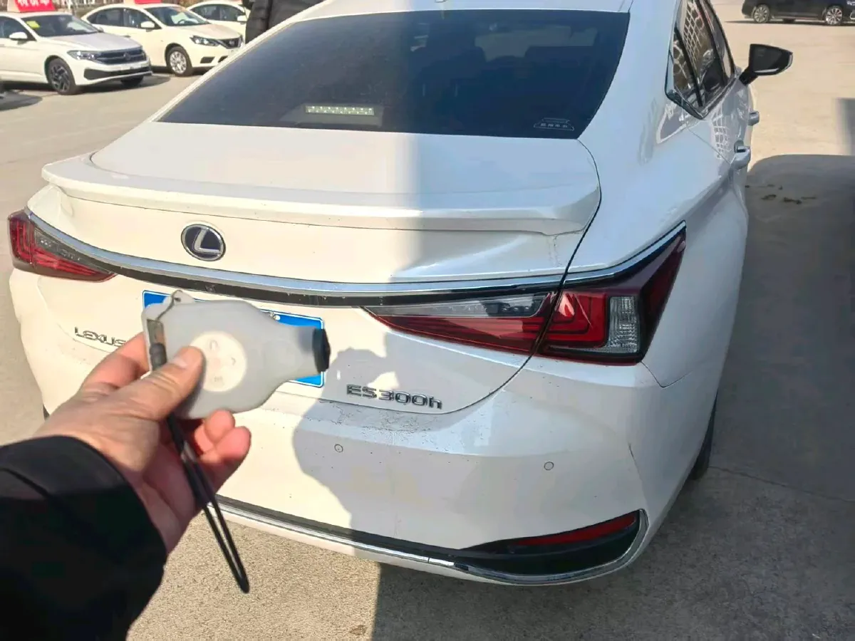 2020 Lexus ES 2.5L 178HP L4 E-CVT Hybrid,autocango,china used car exporter,china ev exporter,chinese used car exporter,chinese used ev exporter
