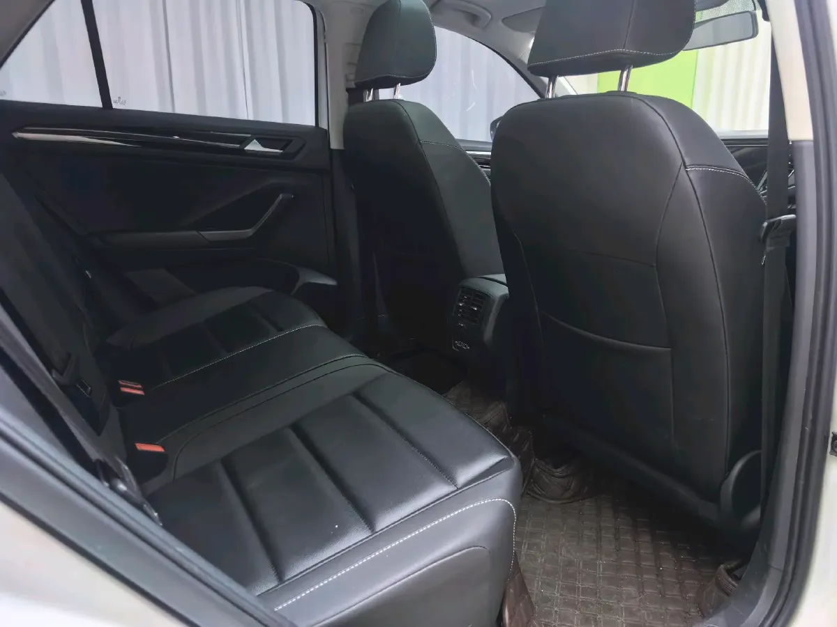 2021 Volkswagen T-Roc 1.4T 150HP L4 7DCT,autocango,china used car exporter,china ev exporter,chinese used car exporter,chinese used ev exporter