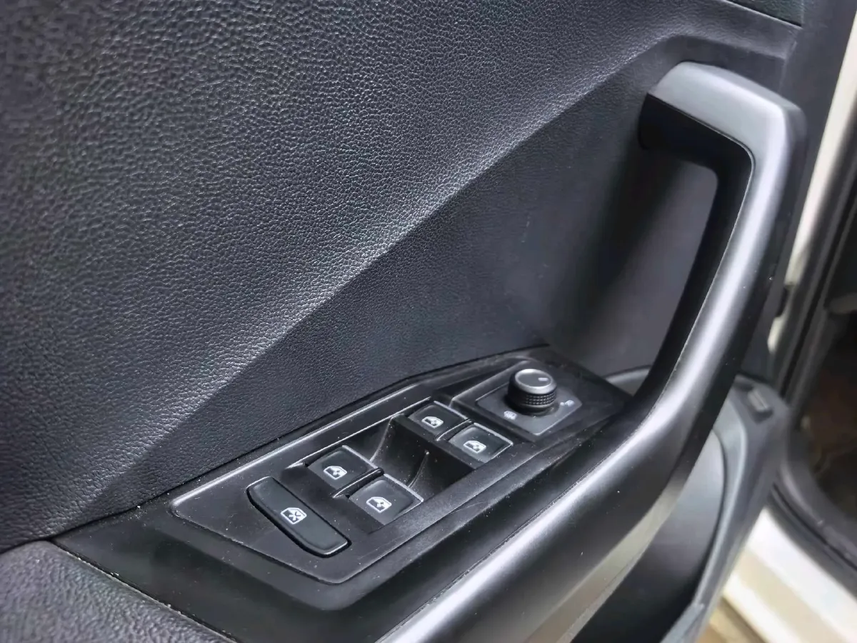 2021 Volkswagen T-Roc 1.4T 150HP L4 7DCT,autocango,china used car exporter,china ev exporter,chinese used car exporter,chinese used ev exporter