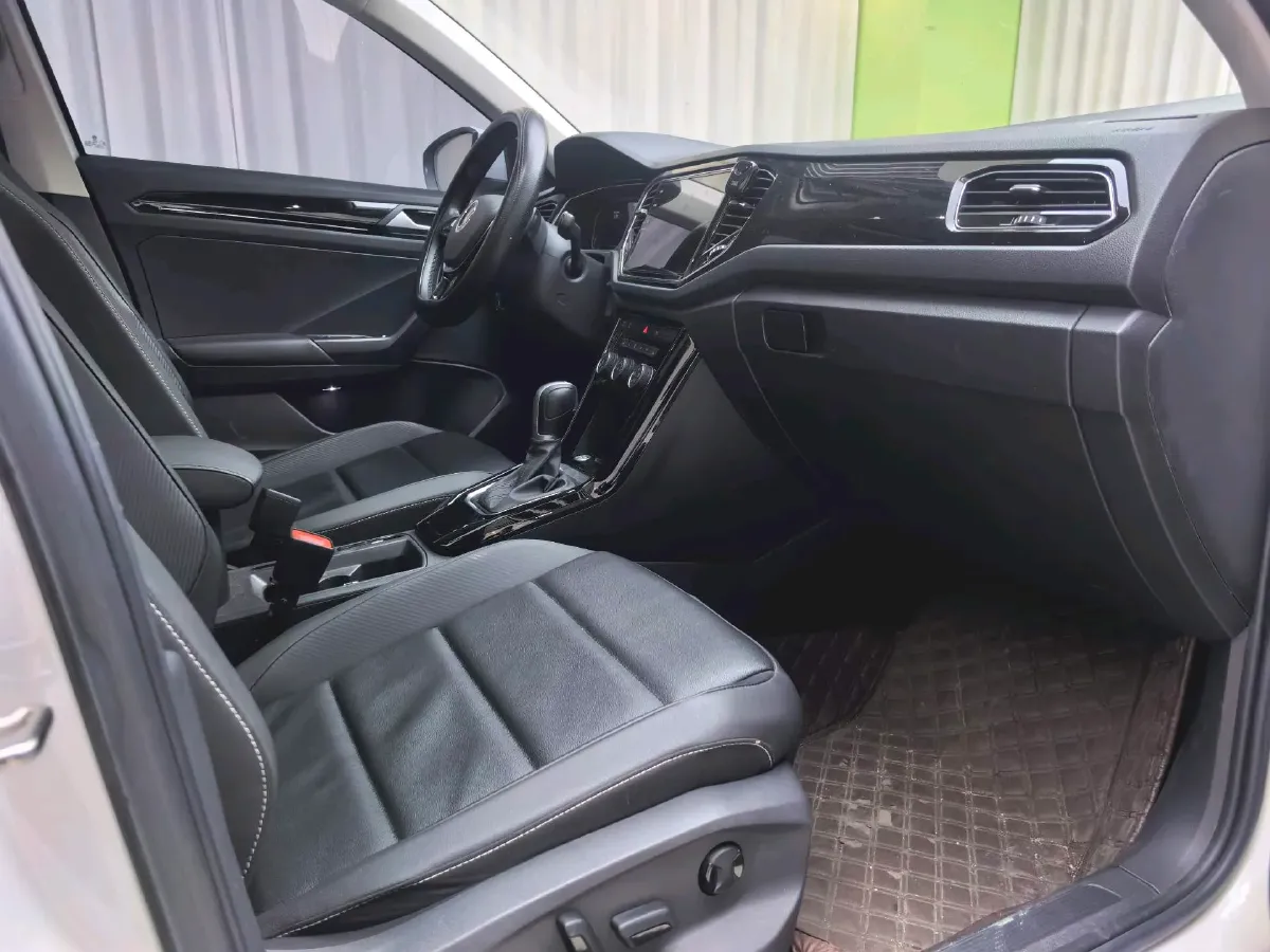 2021 Volkswagen T-Roc 1.4T 150HP L4 7DCT,autocango,china used car exporter,china ev exporter,chinese used car exporter,chinese used ev exporter
